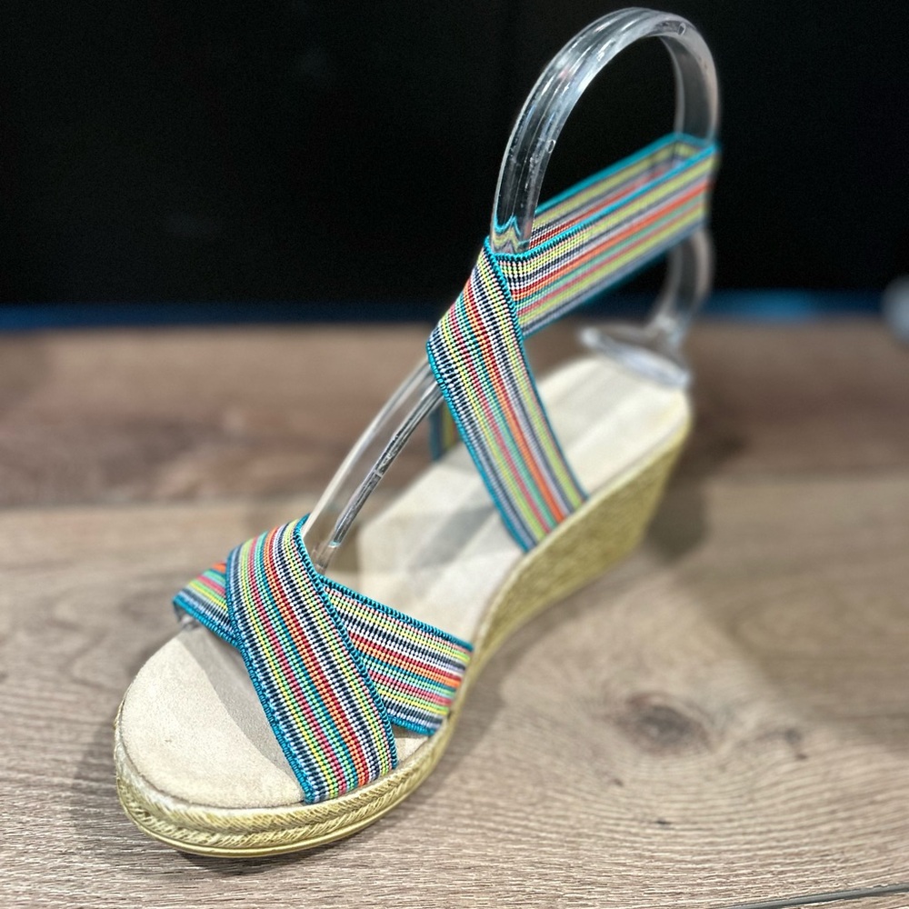 These shoes are machine washable. They are made out of rubber and elastic.